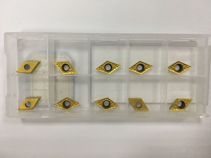 Công cụ quay CNC Cermet quay chèn màu vàng Kháng oxy hóa DCMT07 DCMT11