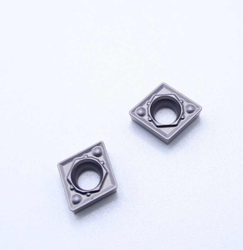 Công cụ cắt bằng thép cacbon CCMT060204-1HQ MC3015 Chèn công cụ cắt Cermet với khả năng chống gãy và bề mặt mịn