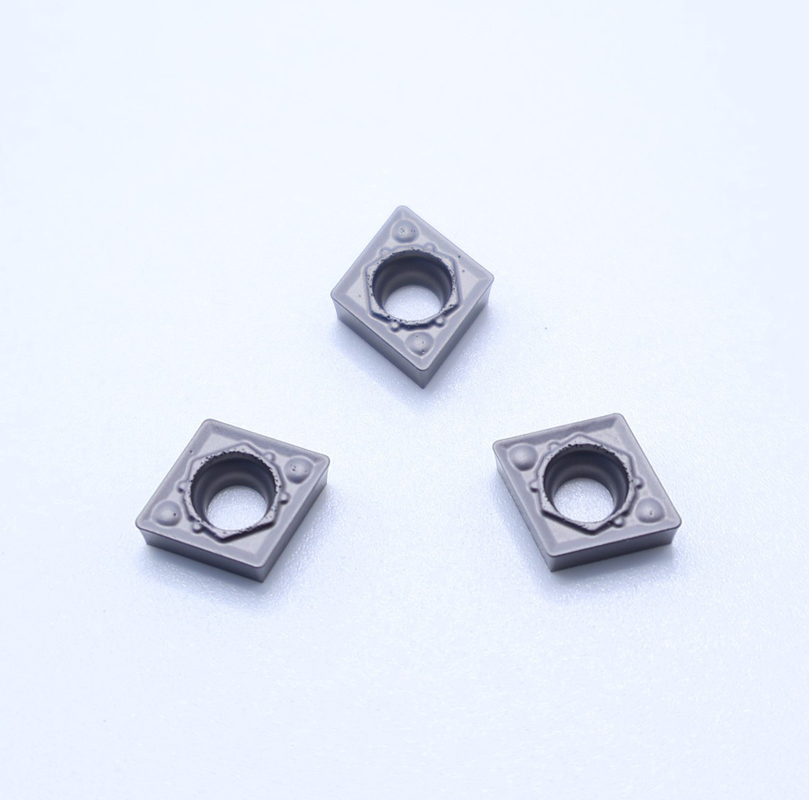 Bề mặt mịn MC5015 lớp CCMT060204-1HQ Chèn công cụ cắt Cermet với khả năng chống gãy tốt