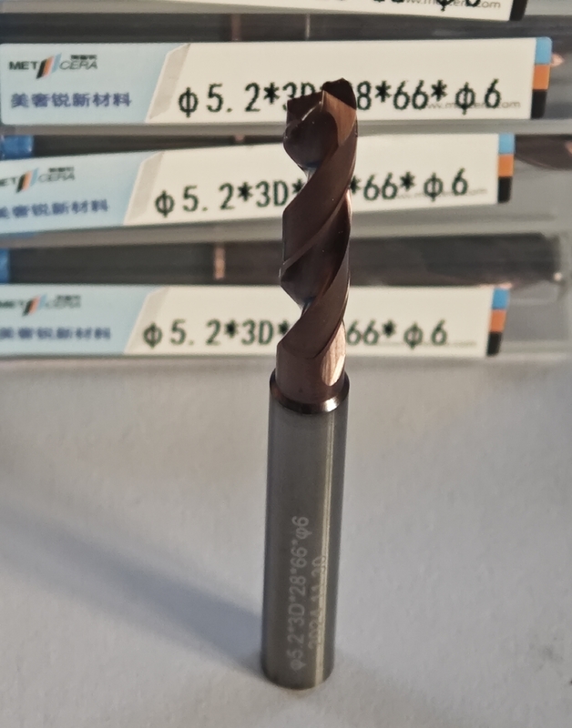 Solid Carbide 3D / 5D Drill phủ G-External Coolant φ5.2 x 3D x 28 x 66 x φ6mm Công cụ cắt